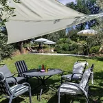 Wunderschoene In Mit Gemeinschaftlichem Pool- Gar By Interhome *