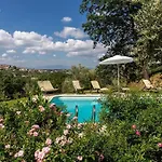 Wunderschoene In Mit Gemeinschaftlichem Pool- Gar By Interhome