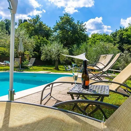 Wunderschoene In Mit Gemeinschaftlichem Pool- Gar By Interhome Apartman *