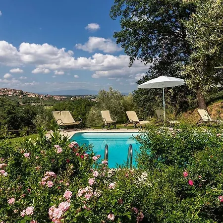 Wunderschoene In Mit Gemeinschaftlichem Pool- Gar By Interhome